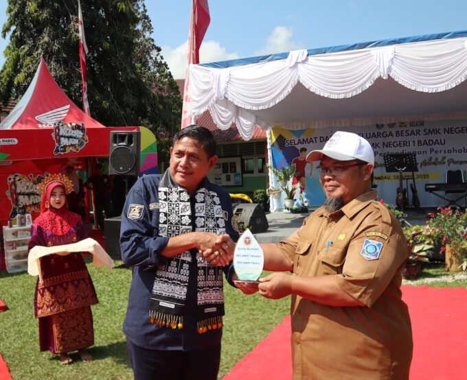 Kunjungan persahabatan SMKN 1 Manggar