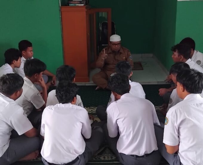 SMK Negeri 1 Badau Gelar Pengajian Ramadhan Bersama Guru Wali