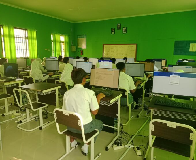 Pelaksanaan Simulasi Tes Kemampuan Akademik (TKA) SMK Negeri 1 Badau