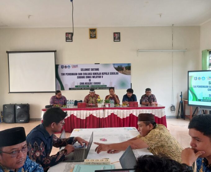 KEGIATAN PEMBINAAN DAN EVALUASI KINERJA KEPALA SEKOLAH SMK NEGERI 1 BADAU OLEH CABANG DINAS WILAYAH V